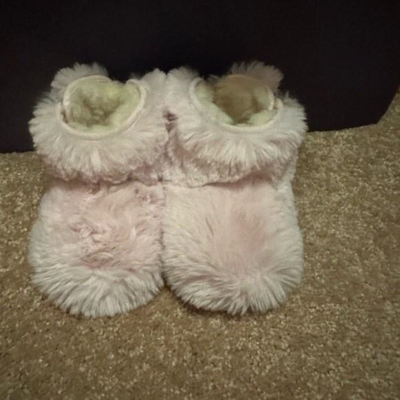 Size 4/5  pink baby Ugg booties - Picture 1 of 5